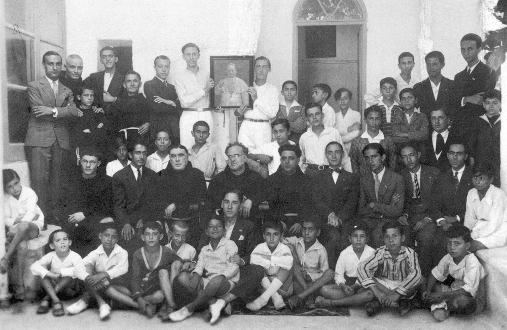 Al circolo della gioventù cattolica S. Francesco d’Assisi, Taranto, 1930 circa